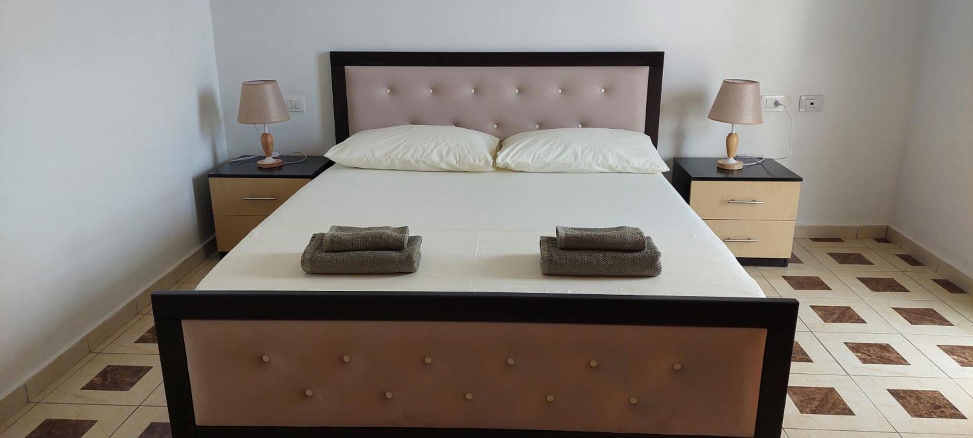 Tinka In * Sarandë